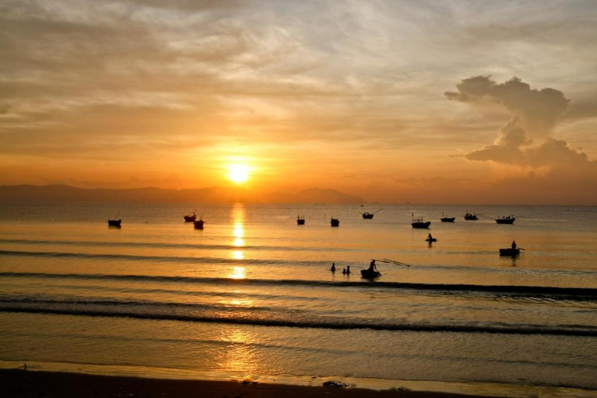 Khung cảnh biển tuyệt đẹp tại Khánh Hòa. Nguồn: Booking