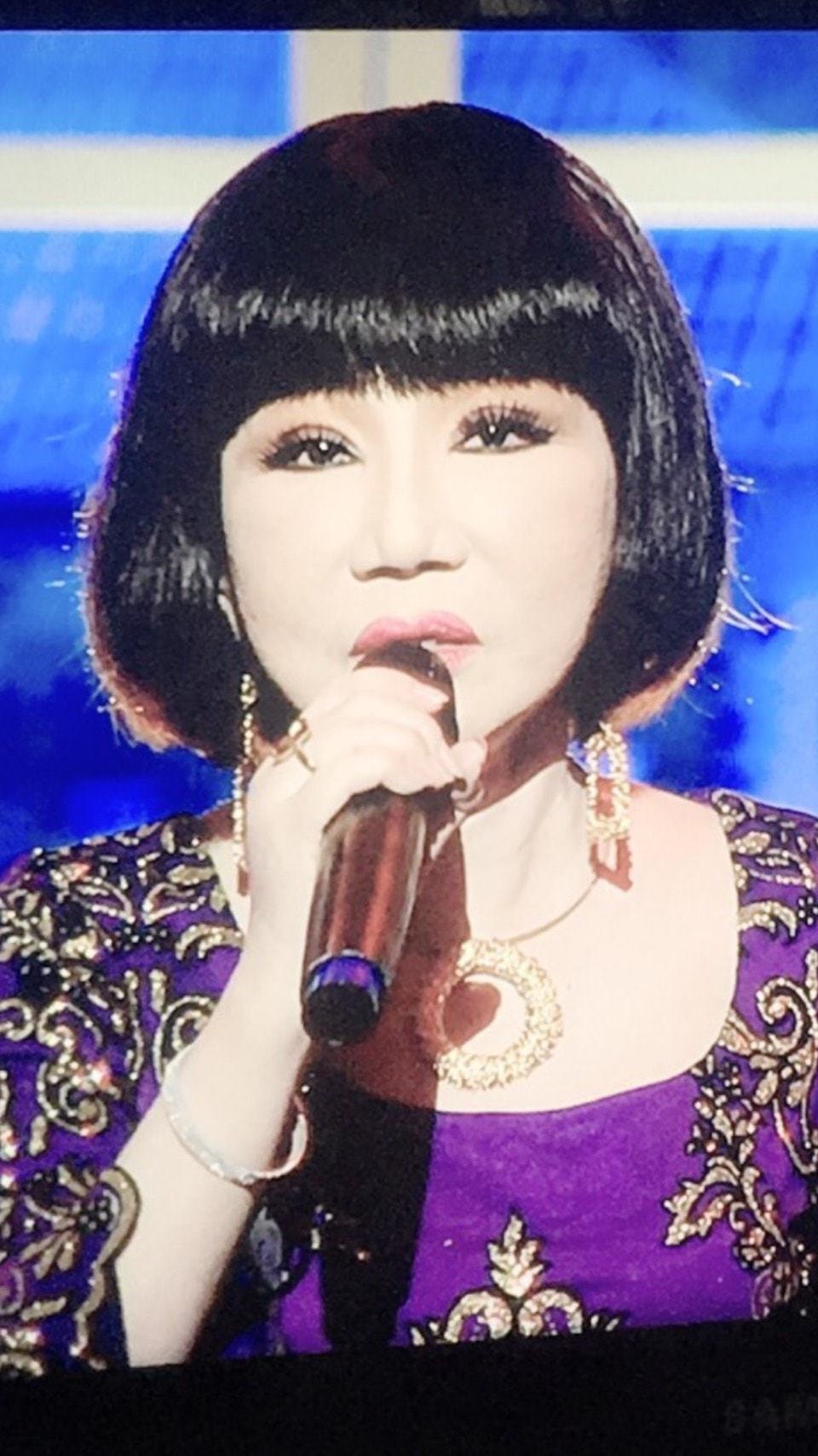 Nghệ sĩ cải lương Thanh Kim Huệ tuổi 66 trẻ trung qua ống kính của chồng - 12