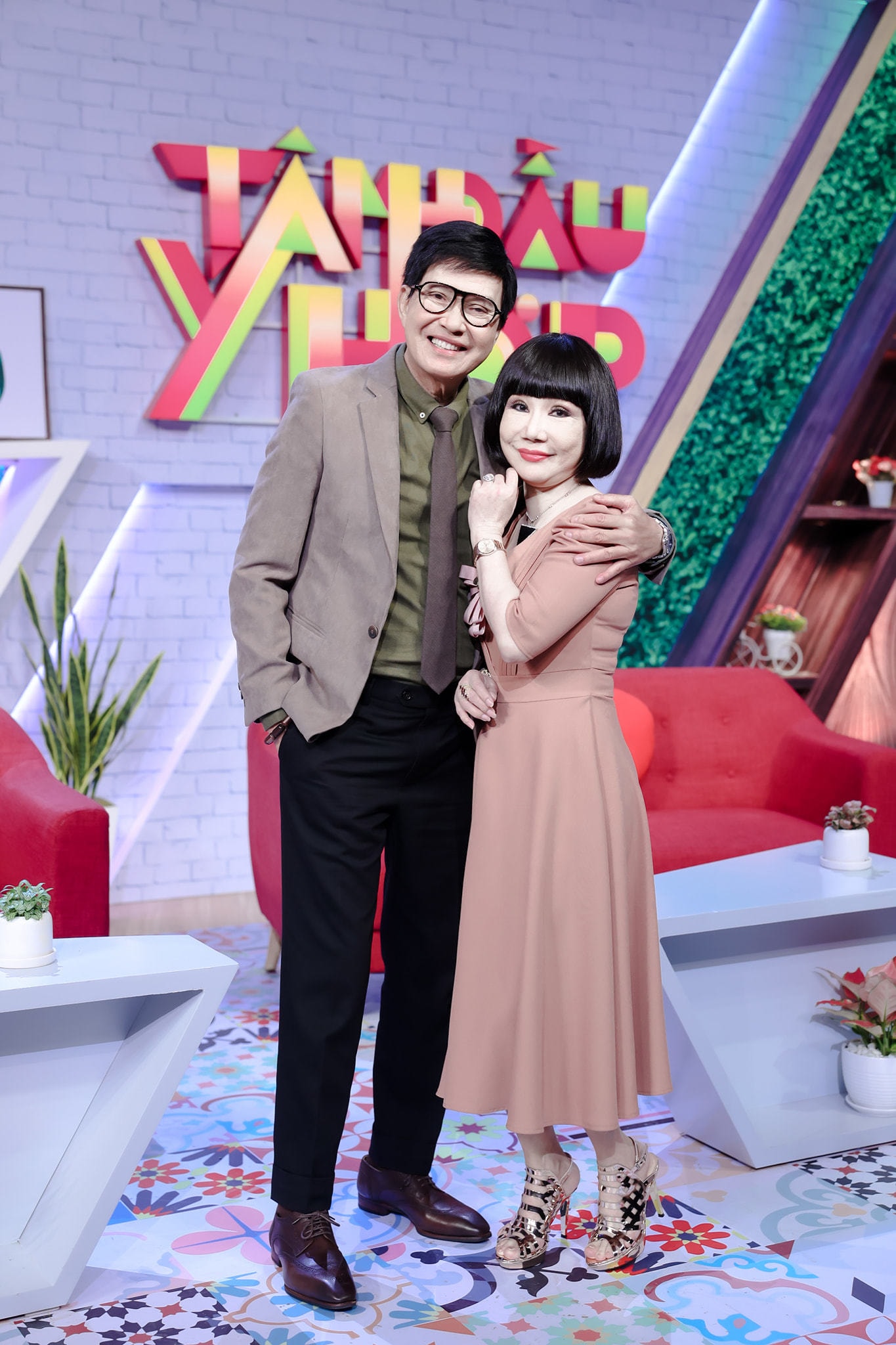 Nghệ sĩ cải lương Thanh Kim Huệ tuổi 66 trẻ trung qua ống kính của chồng - 10