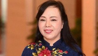 Bộ Chính trị thi hành kỷ luật bằng hình thức cảnh cáo, đồng thời miễn nhiệm chức vụ Trưởng Ban Bảo vệ, chăm sóc sức khoẻ cán bộ Trung ương đối với bà Nguyễn Thị Kim Tiến