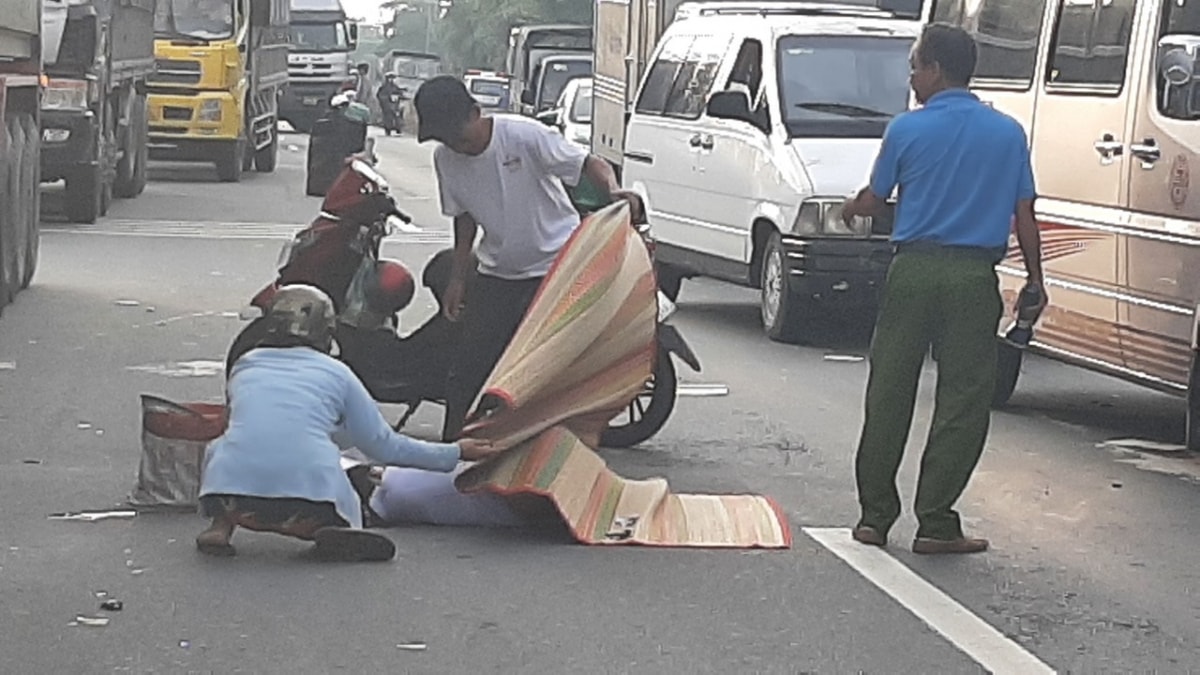 Một nữ sinh tử vong sau vụ va chạm với xe khách tại quốc lộ 1 thuộc huyện Châu Thành, tỉnh Tiền Giang.