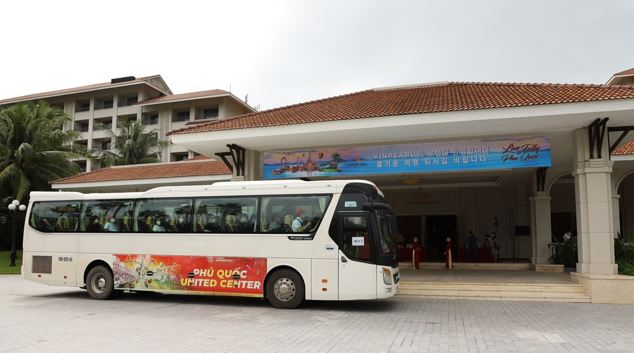 Đoàn khách quốc tế hộ chiếu vaccine đầu tiên đến Phú Quốc United Center - 2