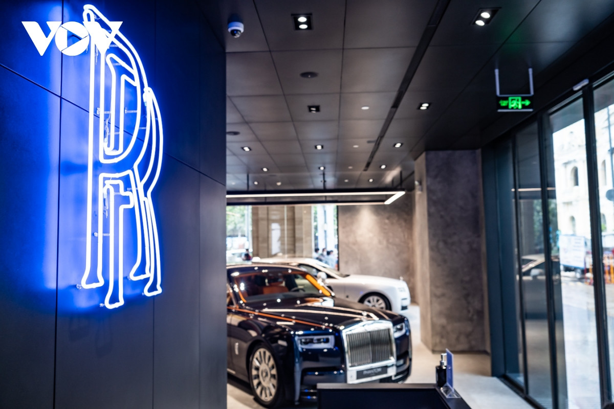 Có gì đặc biệt trong showroom đầu tiên của Rolls-Royce tại TP.HCM? - 1