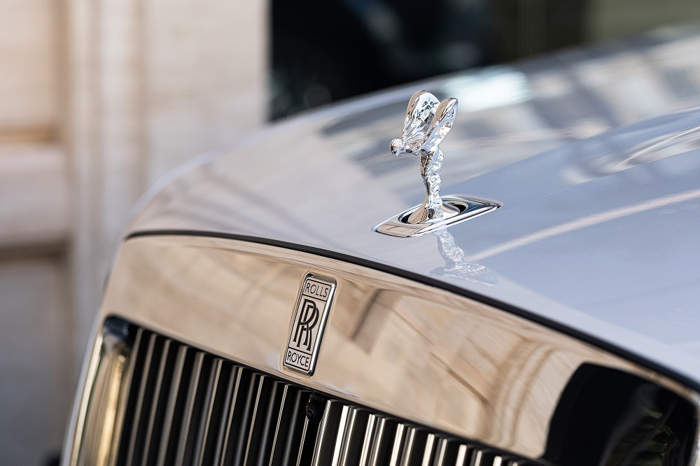Ngắm siêu xe Rolls-Royce New Ghost màu bạc tuyệt đẹp trên phố TP.HCM - 3