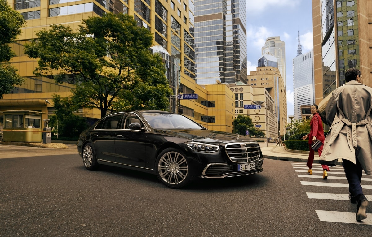 Mercedes-Benz Việt Nam giới thiệu thế hệ mới của dòng sedan S-Class trong một sự kiện được hãng xe Đức gọi là Virtual Show sẽ diễn ra trong tuần này. Sự kiện thực tế ảo của Mercedes-Ben Việt Nam được tổ chức trong bối cảnh cả Triển lãm ôtô Việt Nam và Fascination Show của riêng hãng xe Đức đều bị hủy bỏ trong năm nay vì dịch Covid-19.