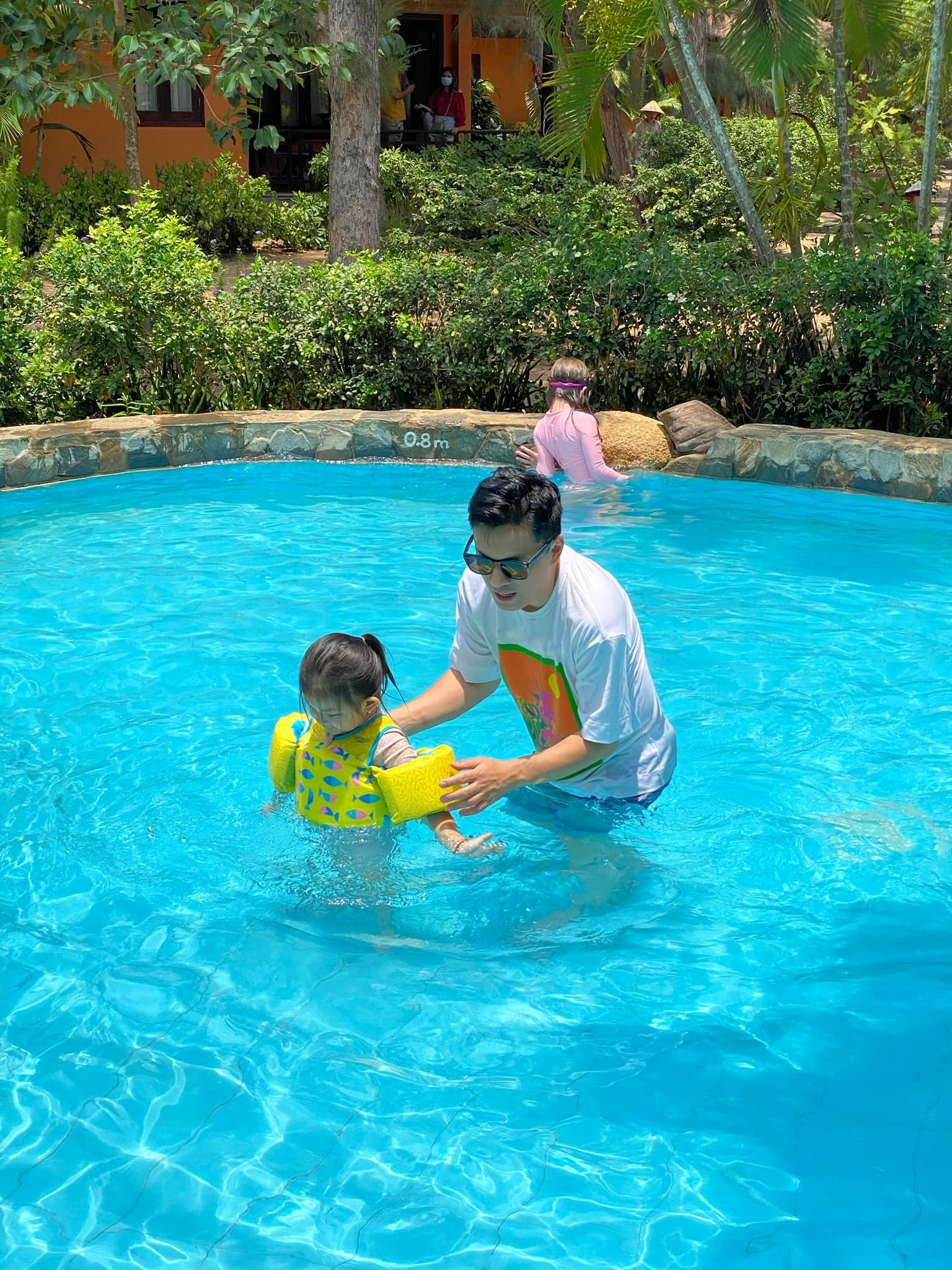 Những khoảnh khắc đáng yêu của Lam Trường bên con gái 4 tuổi - 11