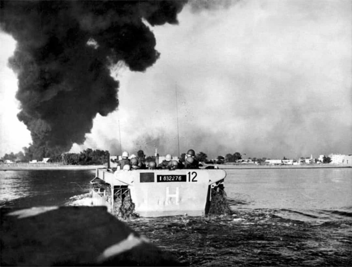 Chiến dịch Ngự lâm quân (1956) là mật danh ban đầu là kế hoạch của Anh-Pháp tấn công khu vực kênh đào Suez trong Cuộc khủng hoảng Suez năm 1956. Tuy nhiên kế hoạch mới sau đó được đặt tên Ngự lâm quân Hồi sinh.