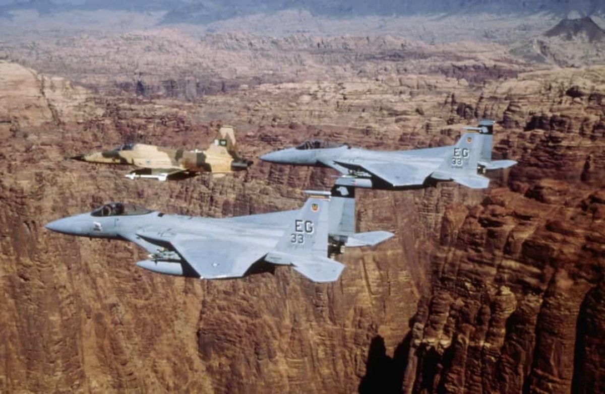 Chiến dịch Bão táp Sa mạc (1991). Phản ứng trước việc Iraq xâm lược Kuwait ngày 2/8/1990, lực lượng liên minh do Mỹ dẫn đầu đã huy động lực lượng ở Saudi Arabia với mật danh Chiến dịch lá chắn Sa mạc. Giai đoạn chiến đấu được gọi là Chiến dịch Bão táp Sa mạc, diễn ra từ 17/1-28/2/1991.