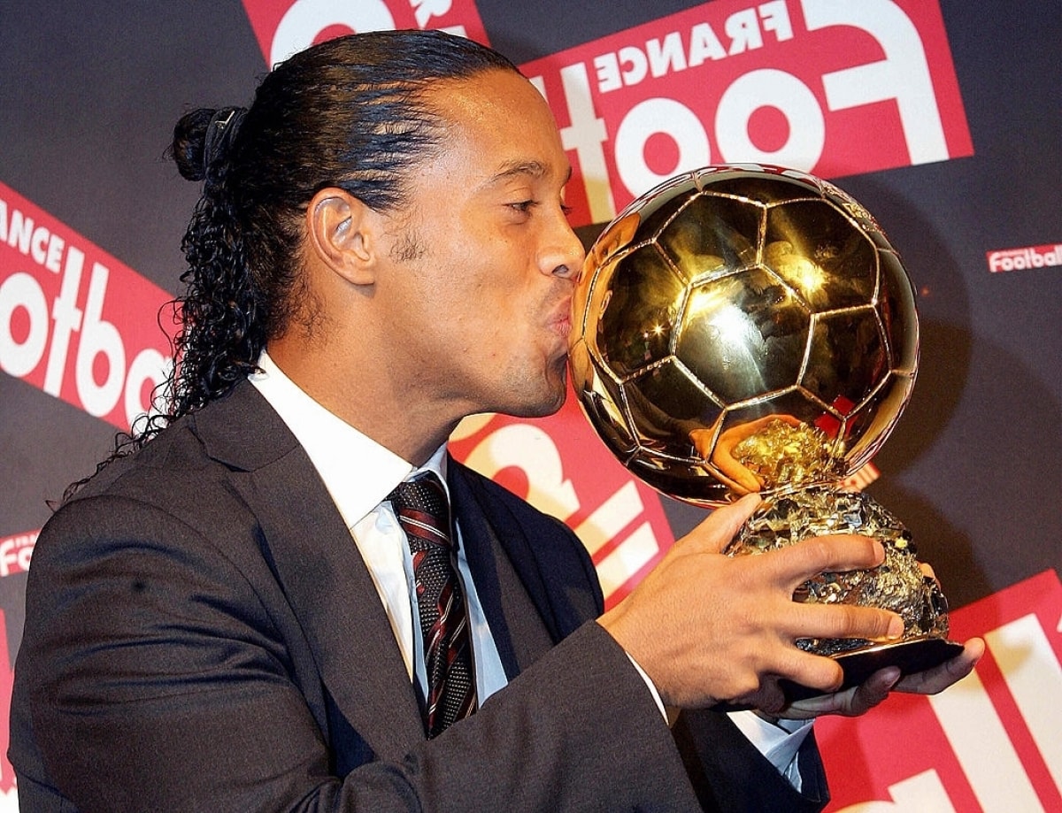 Hình ảnh Ronaldinho giành Quả bóng Vàng 2005. (Nguồn: Getty).