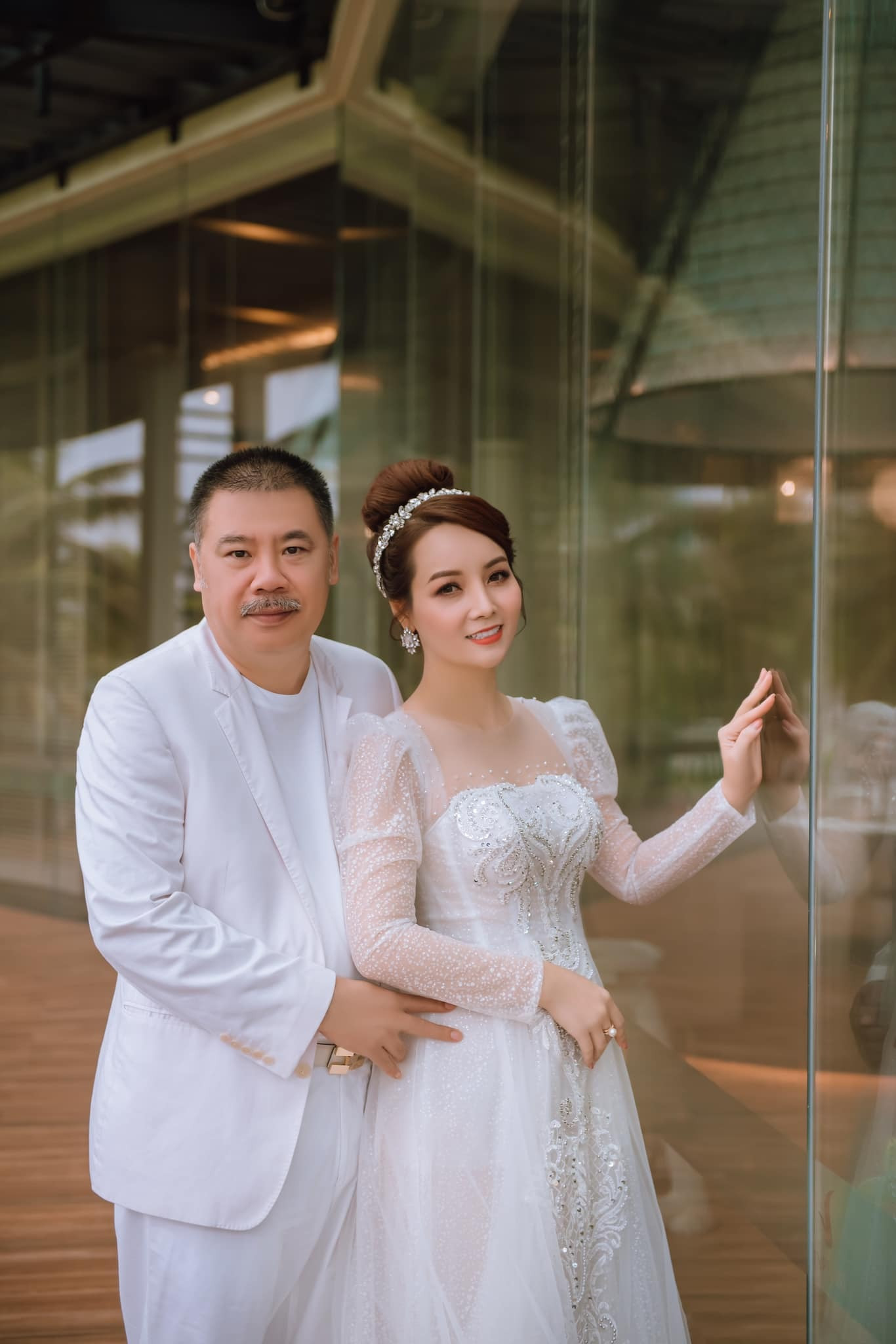 Mai Thu Huyền gửi lời ngọt ngào tới chồng đại gia, kỷ niệm 19 năm ngày cưới - 1
