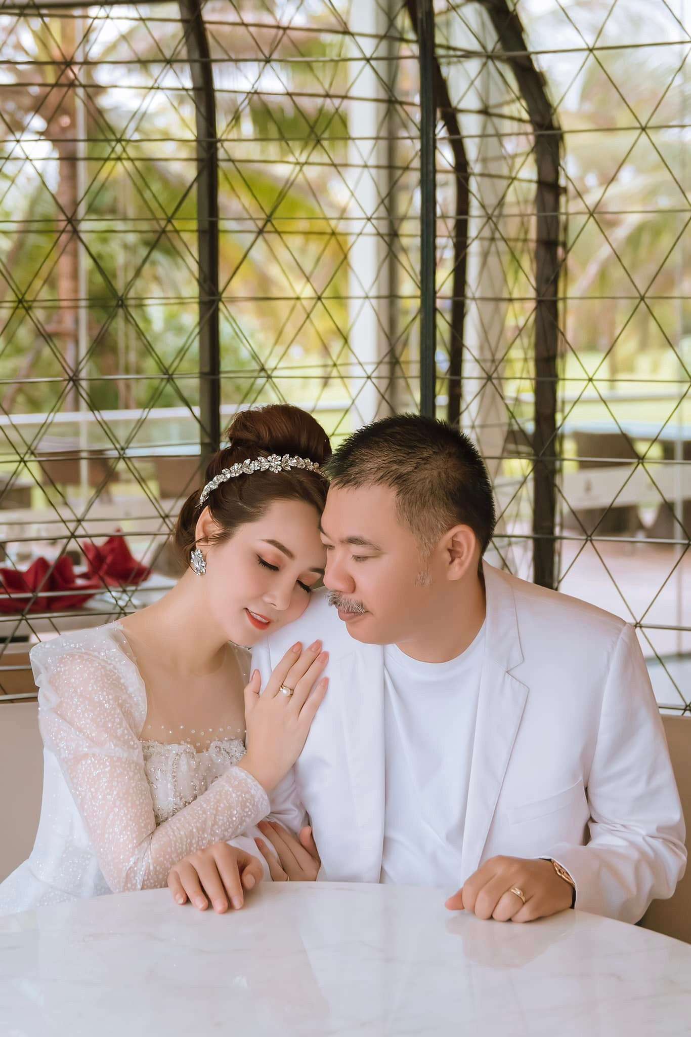 Mai Thu Huyền gửi lời ngọt ngào tới chồng đại gia, kỷ niệm 19 năm ngày cưới - 8
