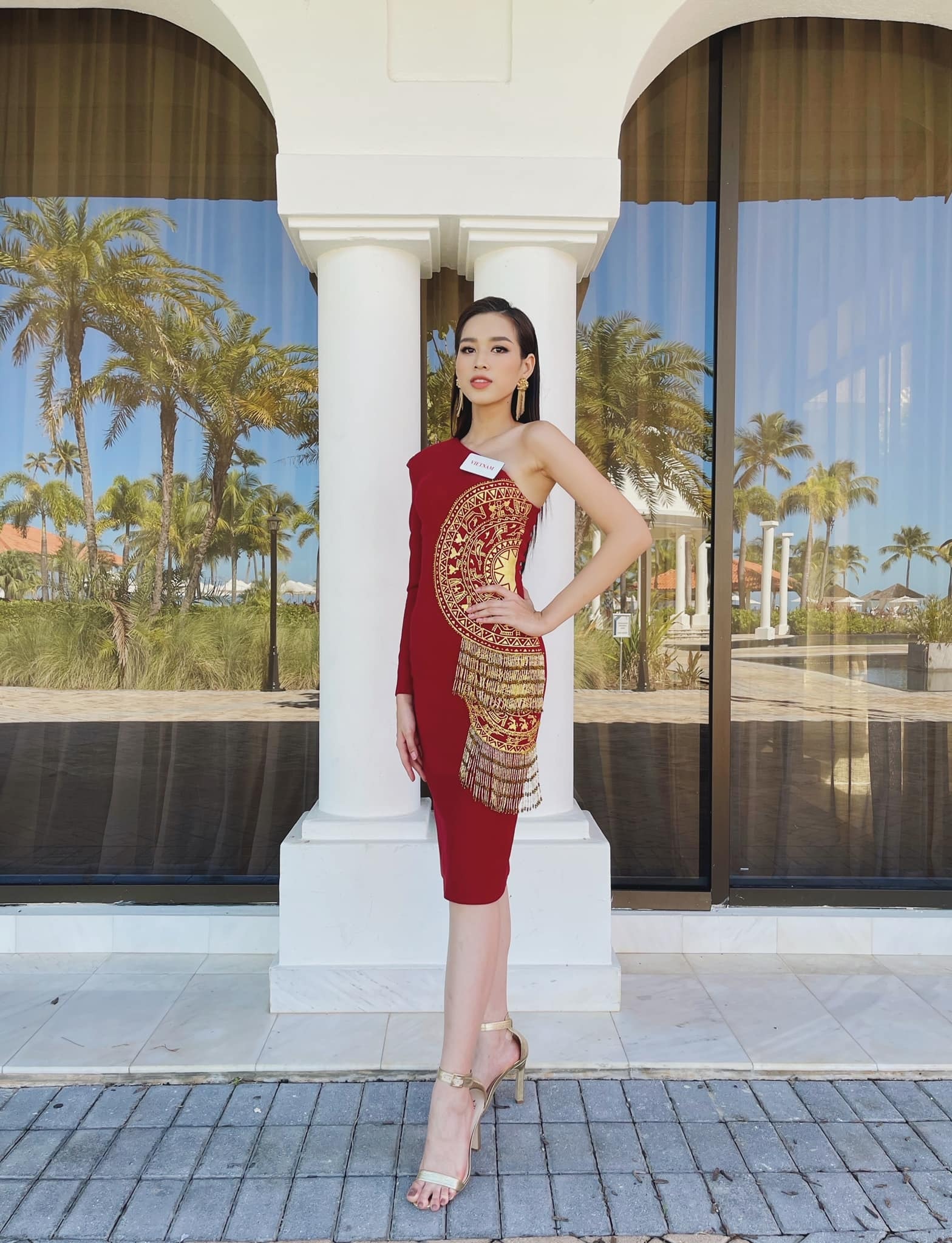 Đỗ Thị Hà lộng lẫy trong trang phục 'Nhụy Kiều tướng quân' tại Miss World - 8