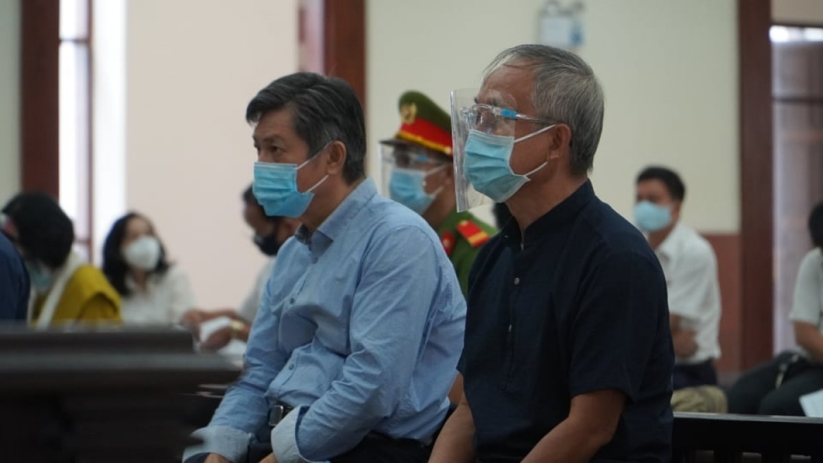 2 bị cáo Nguyễn Thành Tài (phải) và Đào Anh Kiệt tại tòa phúc thẩm. Ảnh: N.T