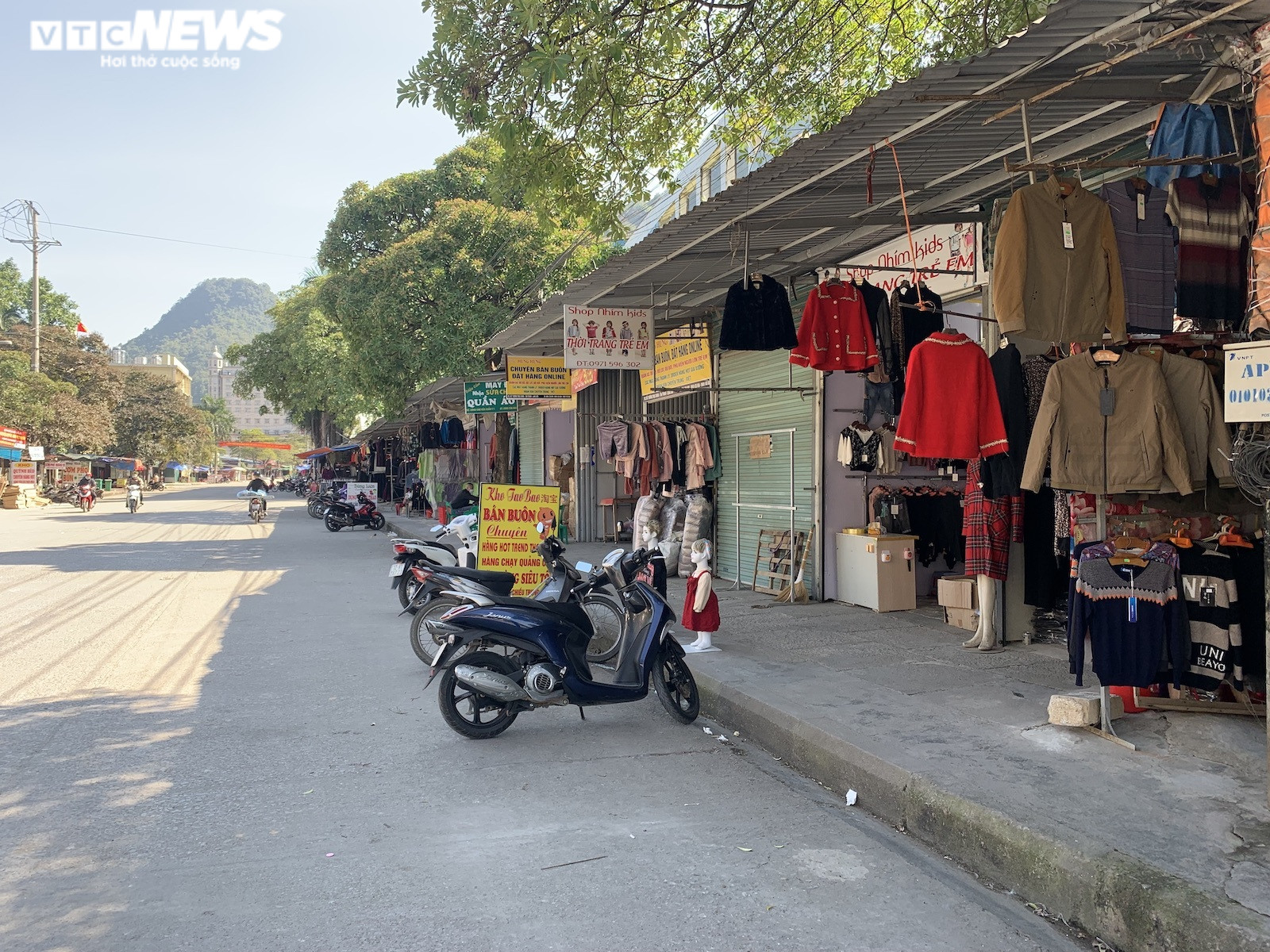 Ảnh: Cảnh đìu hiu khó tin trong 'thiên đường mua sắm' Tân Thanh, Lạng Sơn - 7