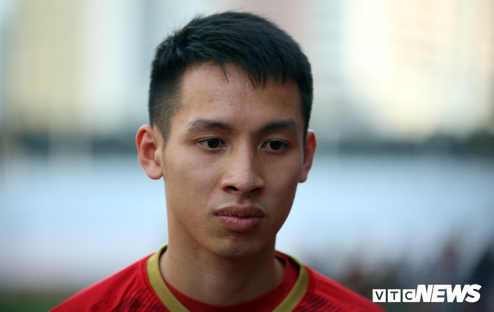 Tuyển Việt Nam lên đường dự AFF Cup 2020: Hùng Dũng không được vào Singapore - 1