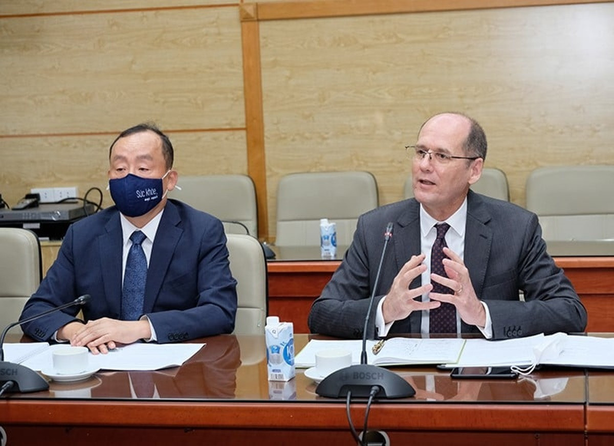 Bộ trưởng Y tế: Gia hạn vaccine theo thông lệ quốc tế, Việt Nam không tự gia hạn - 2