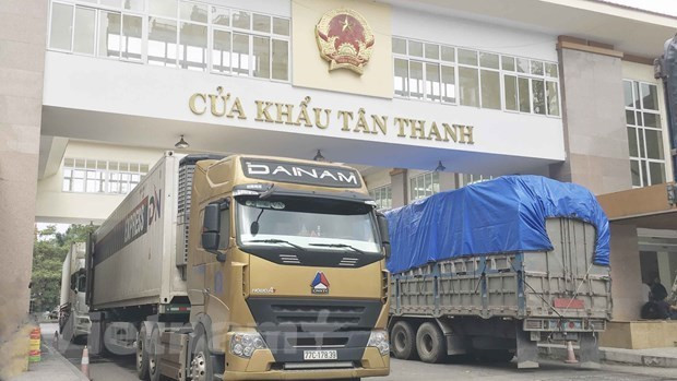 Hàng nghìn xe tải hàng hóa ùn ứ ở cửa khẩu Lạng Sơn - 1
