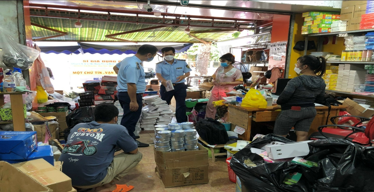 Bình Thuận: Xử phạt hơn 500 triệu đồng về hàng lậu, hàng không rõ nguồn gốc - 1
