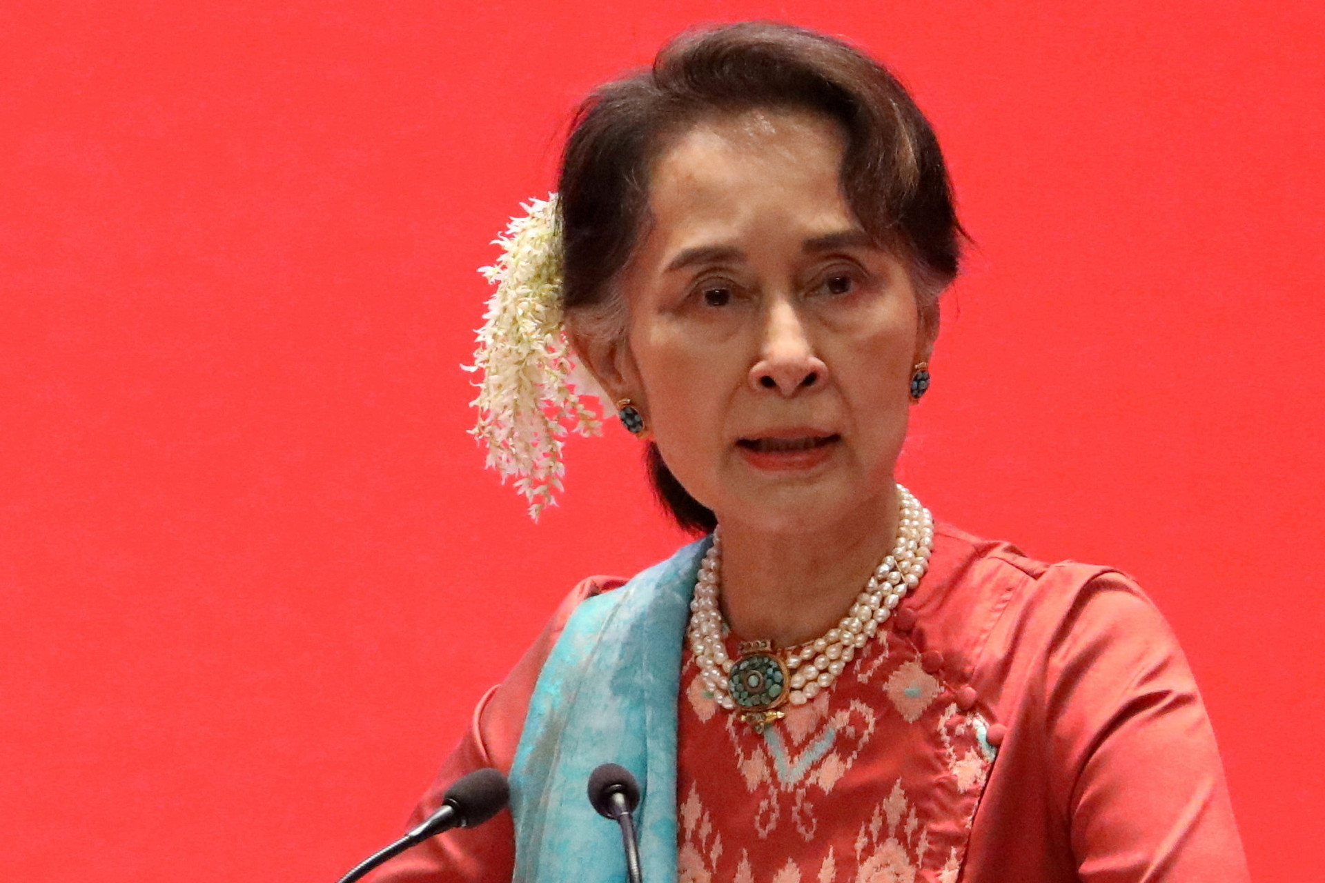 Bà Aung Suu Kyi bị tuyên án 4 năm tù - 1