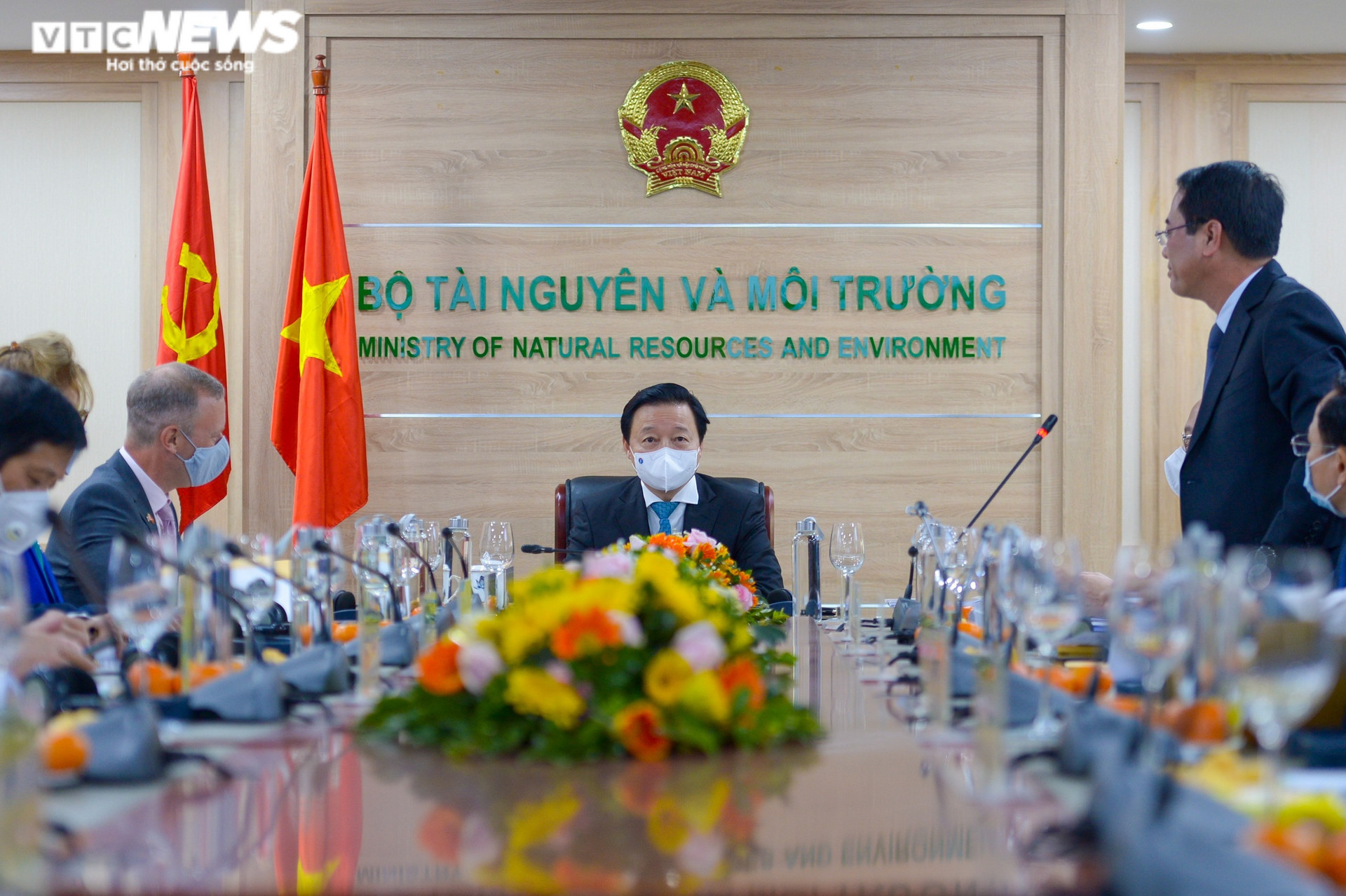 Bộ trưởng Trần Hồng Hà: 'Đoàn kết thế giới để ứng phó với biến đổi khí hậu' - 1