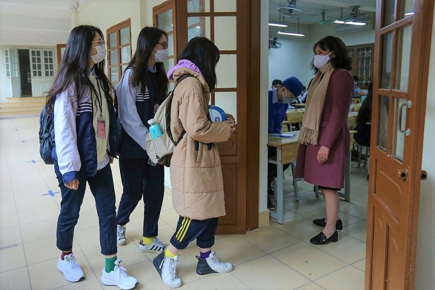 Trường học ở Hà Nội có 33 học sinh đến lớp ngày đầu mở cửa, hôm sau chỉ 9 em - 1