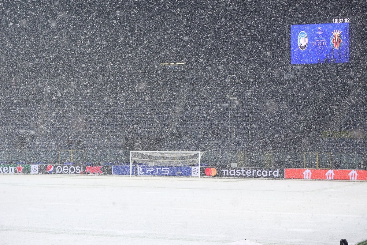 Trận đấu giữa Atalanta và Villarreal bị hoãn vì thời tiết xấu. (Ảnh: Reuters)