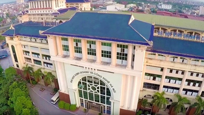 Phó Hiệu trưởng Đại học Kinh doanh và Công nghệ Hà Nội bị đình chỉ - 1