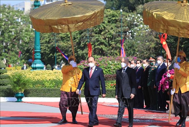 Chủ tịch nước Nguyễn Xuân Phúc hội kiến Quốc vương Campuchia Norodom Sihamoni - 1