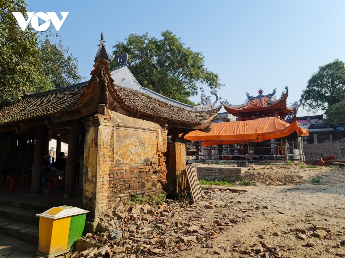 Di tích lịch sử kiến trúc nghệ thuật quốc gia Đình Đại Lâm bị tháo dỡ hoang tàn.