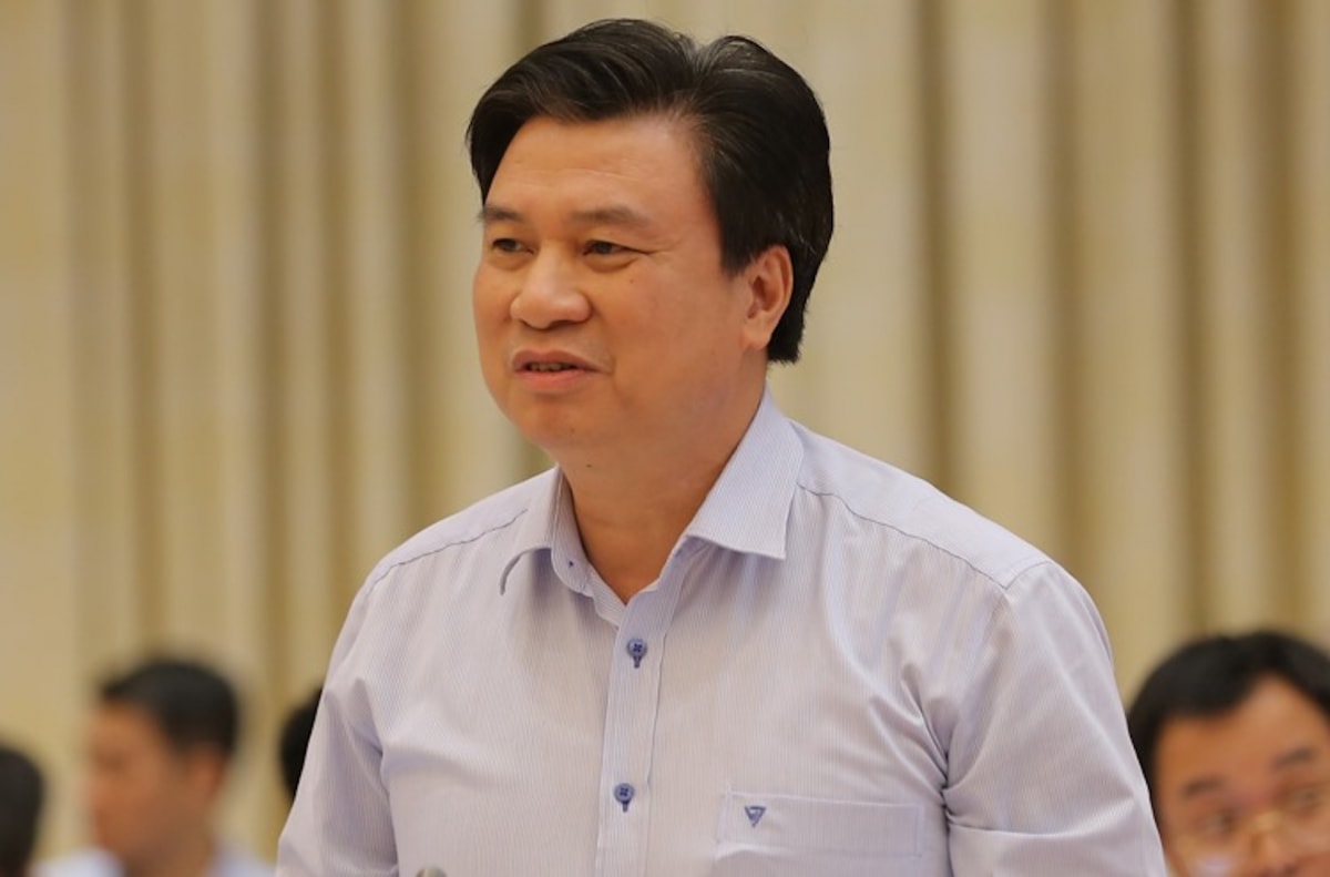 Thứ trưởng Bộ GD-ĐT Nguyễn Hữu Độ cho biết Bộ đang đang xem xét trách nhiệm cá nhân, tổ chức có liên quan để xử lý theo quy định.