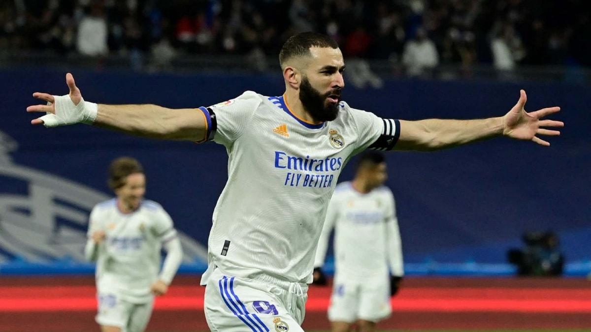 Tiền đạo: Karim Benzema (Real Madrid) | Benzema ghi 20 bàn thắng, 8 kiến tạo cho Real Madrid sau 23 trận ra sân.