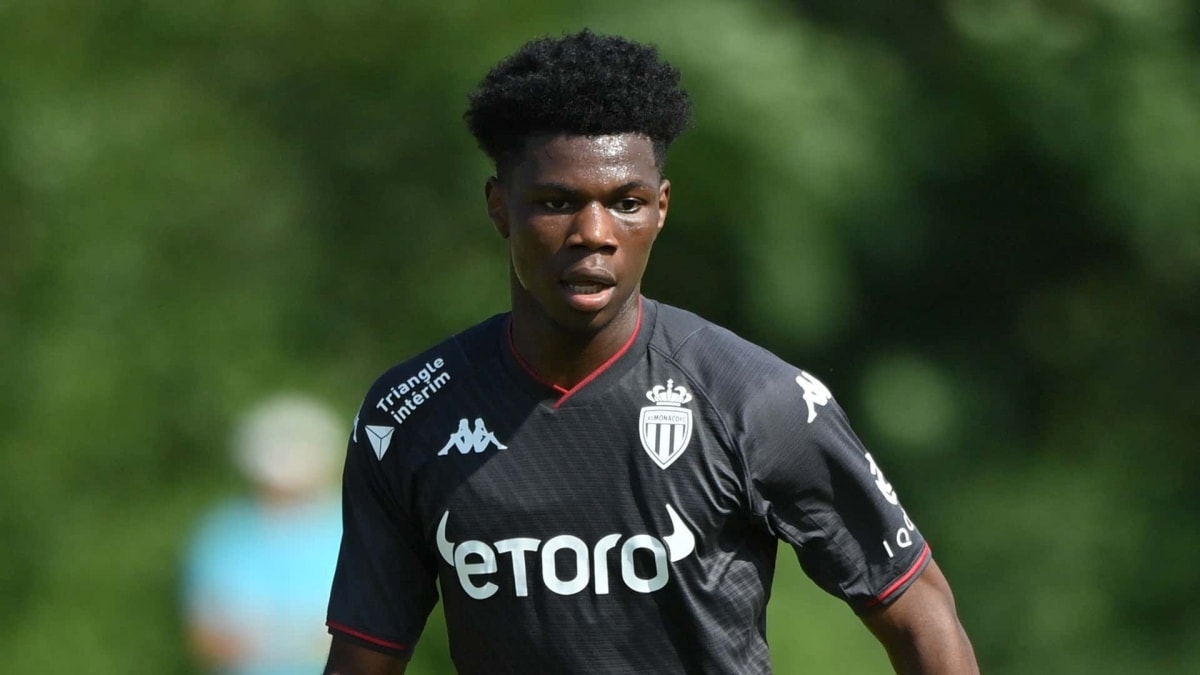 Tiền vệ: Aurelien Tchouameni (Monaco) | Tiền vệ sinh năm 2000 có tới 80 lần đánh chặn thành công, 214 đoạt bóng của đối thủ và 68 lần tắc bóng thành công.