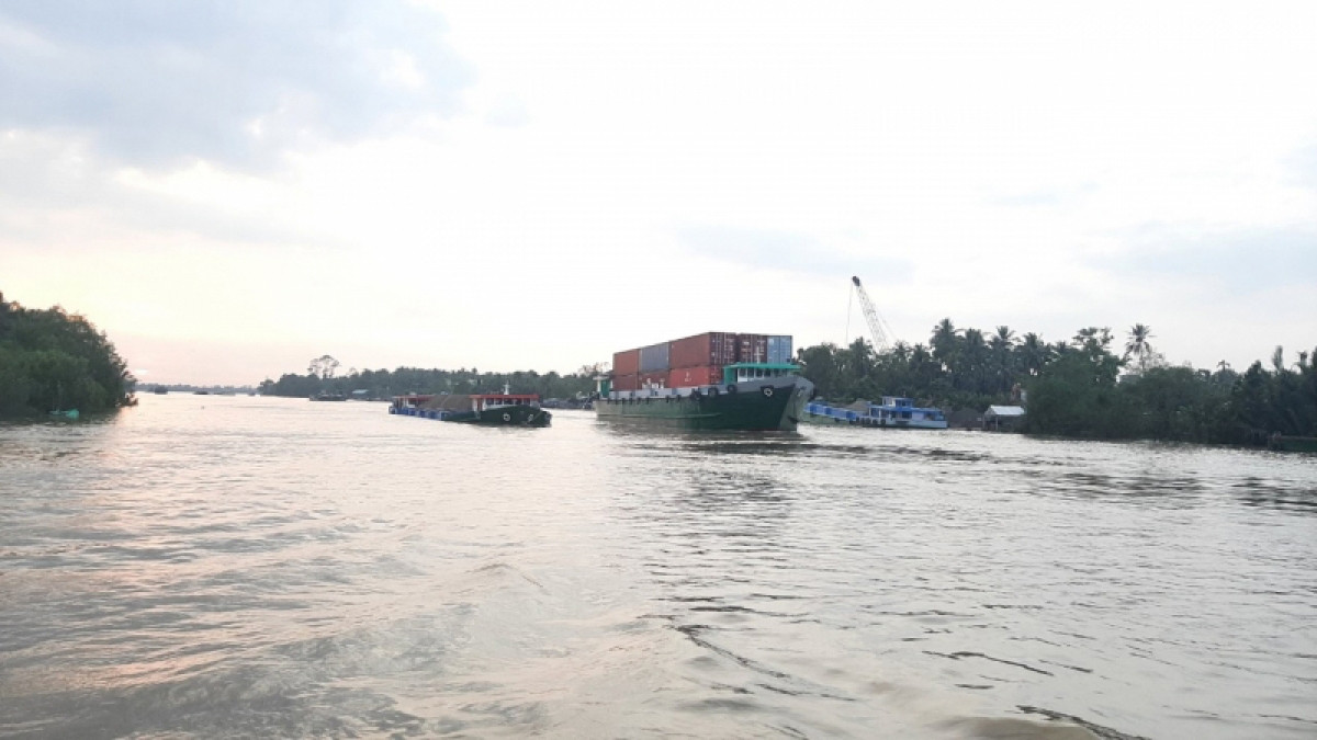 Giao thông vận tải thủy phục vụ đắc lực trong việc xuất khẩu hàng hóa vùng ĐBSCL
