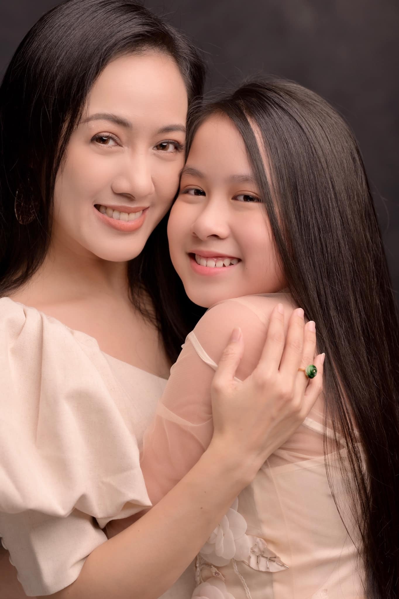 Con gái 10 tuổi xinh xắn của biên tập viên Hoài Anh - 6