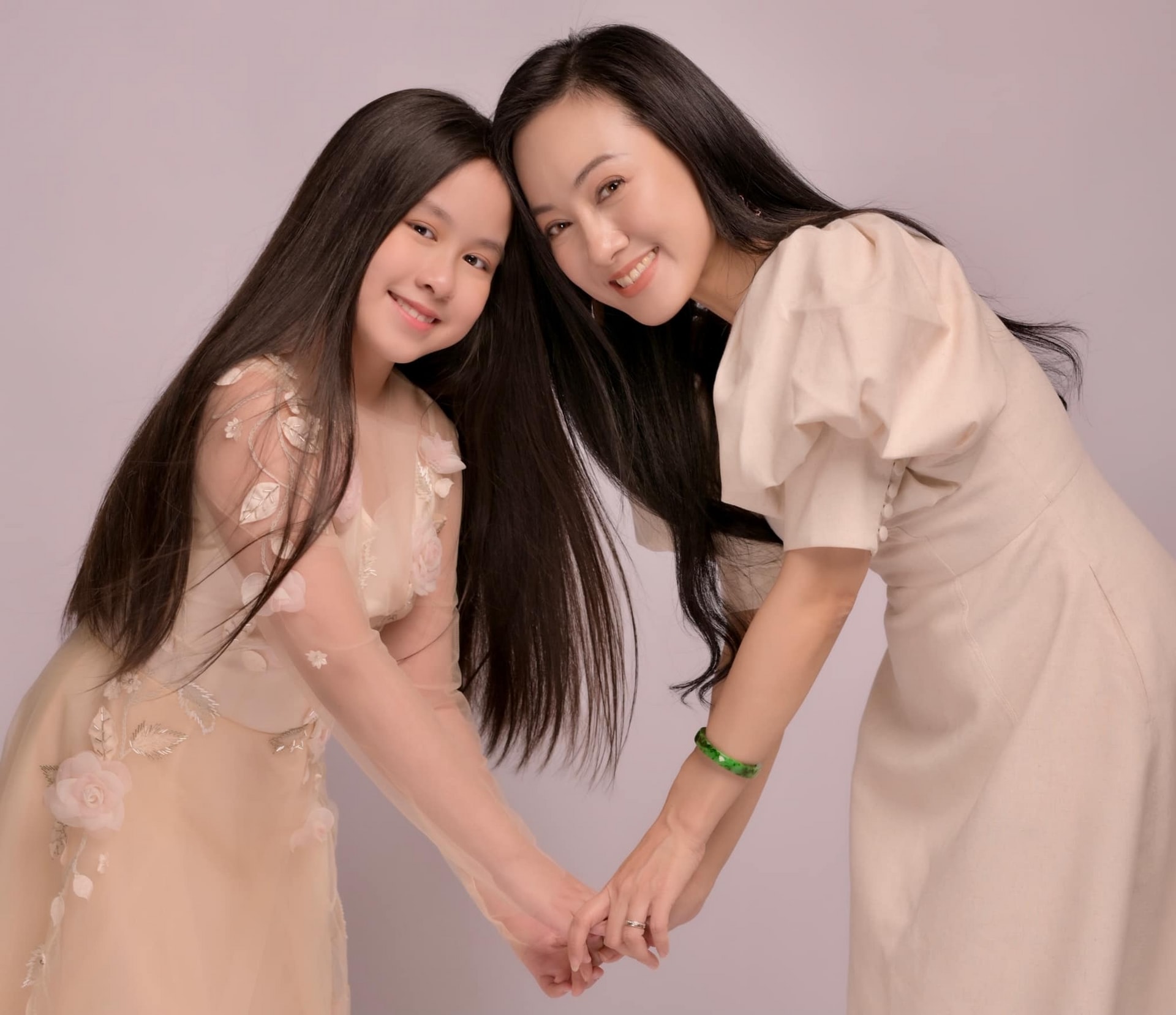 Con gái 10 tuổi xinh xắn của biên tập viên Hoài Anh - 7