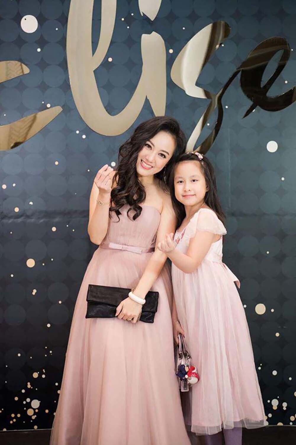 Con gái 10 tuổi xinh xắn của biên tập viên Hoài Anh - 5