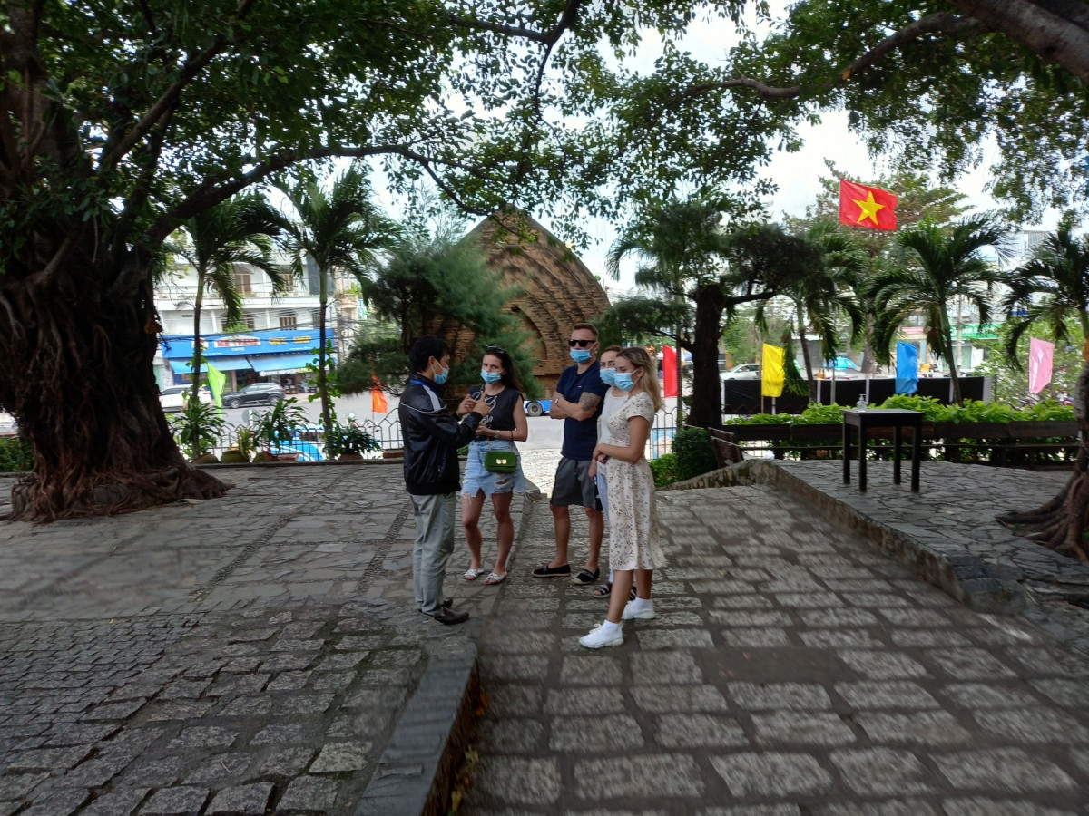 Du khách nước ngoài trở lại với Nha Trang - Khánh Hòa.