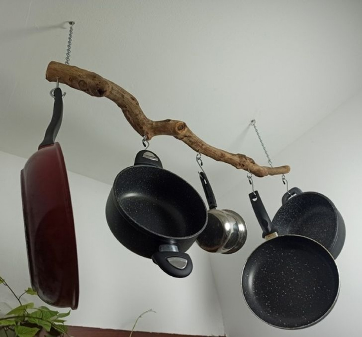 Khi bạn đi thuê một căn hộ và tủ bếp quá nhỏ thì đây là ý tưởng vô cùng sáng tạo.