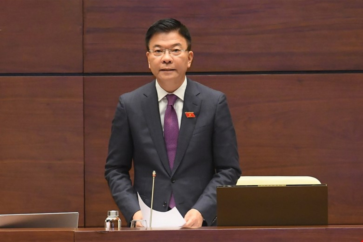 Bộ trưởng Bộ Tư pháp Lê Thành Long phát biểu giải trình, làm rõ một số vấn đề đại biểu Quốc hội nêu sáng 10/1.