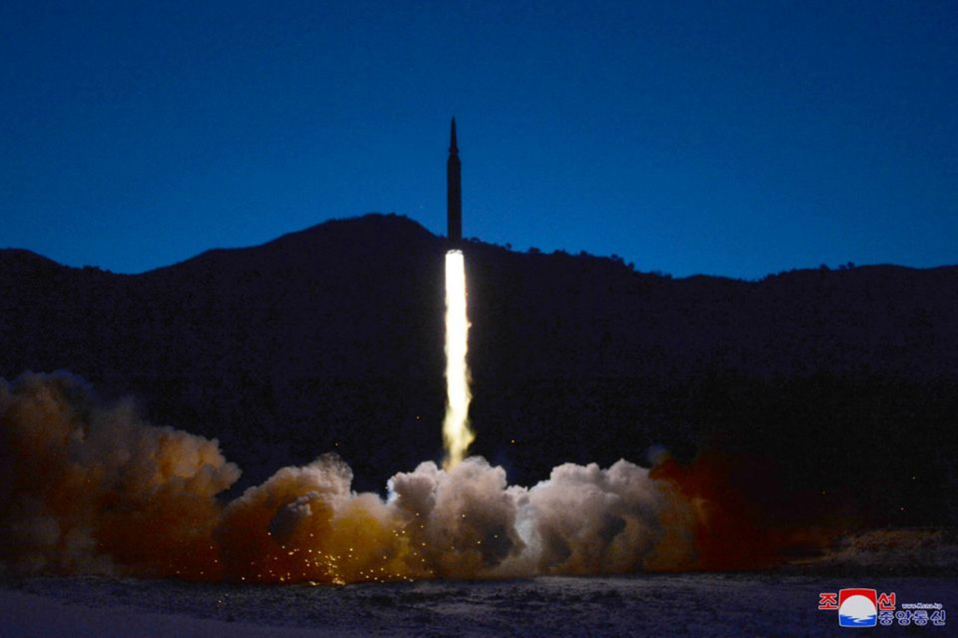 Mỹ giáng đòn trừng phạt Triều Tiên sau loạt vụ thử tên lửa  - 1