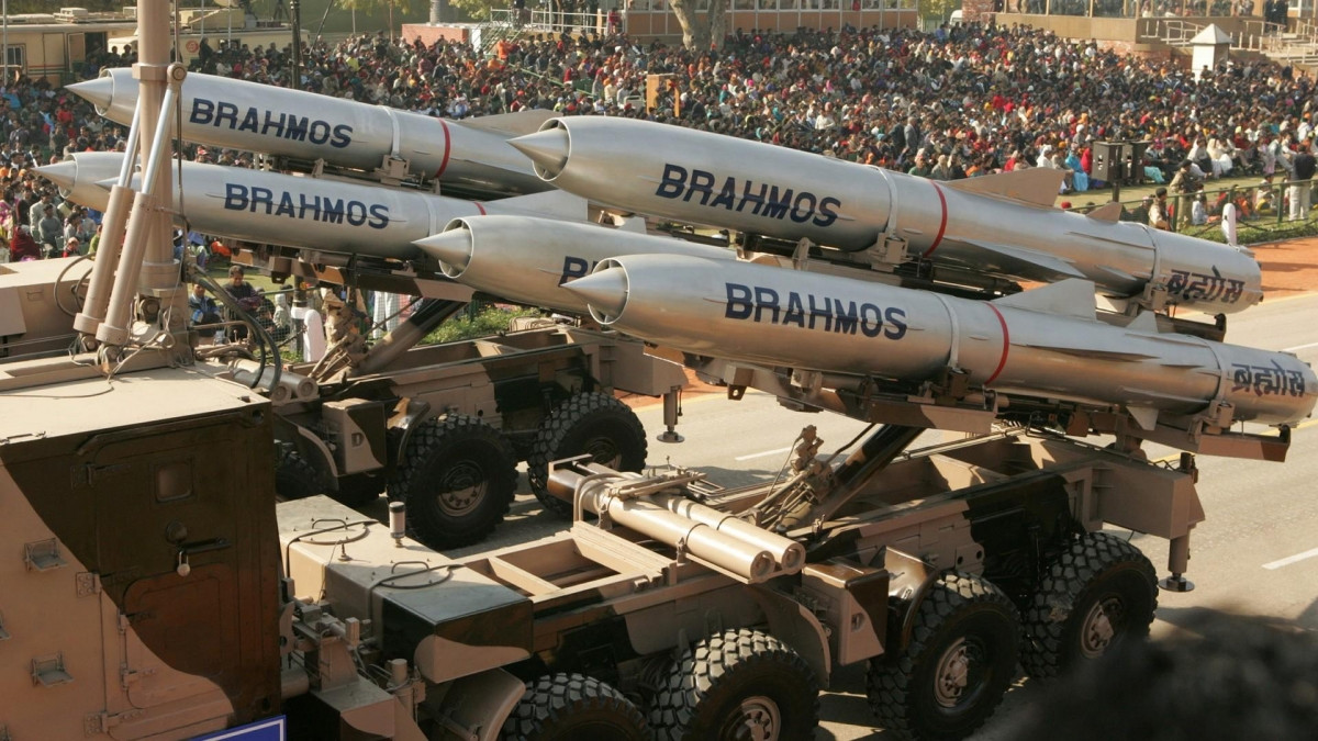 Tên lửa hành trình siêu thanh BrahMos. Ảnh: Reuters