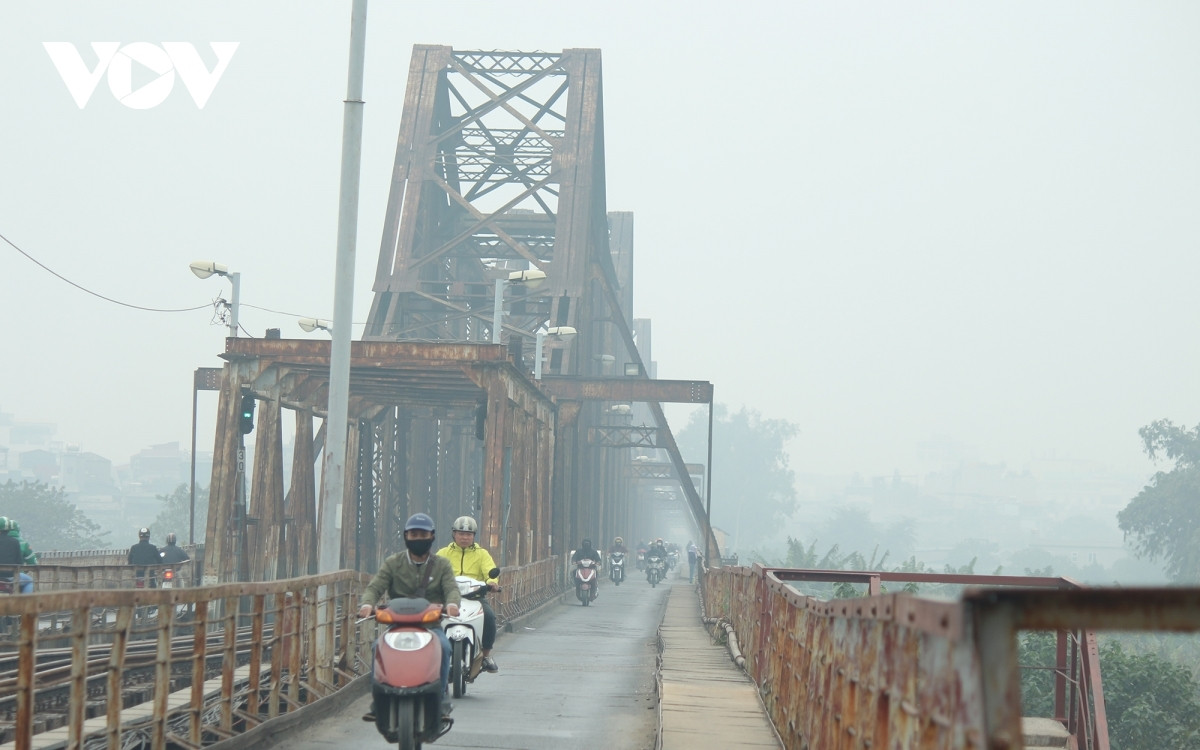 Hà Nội và các tỉnh miền Bắc nhiệt độ xuống thấp, sáng có mưa phùn và sương mù rải rác.