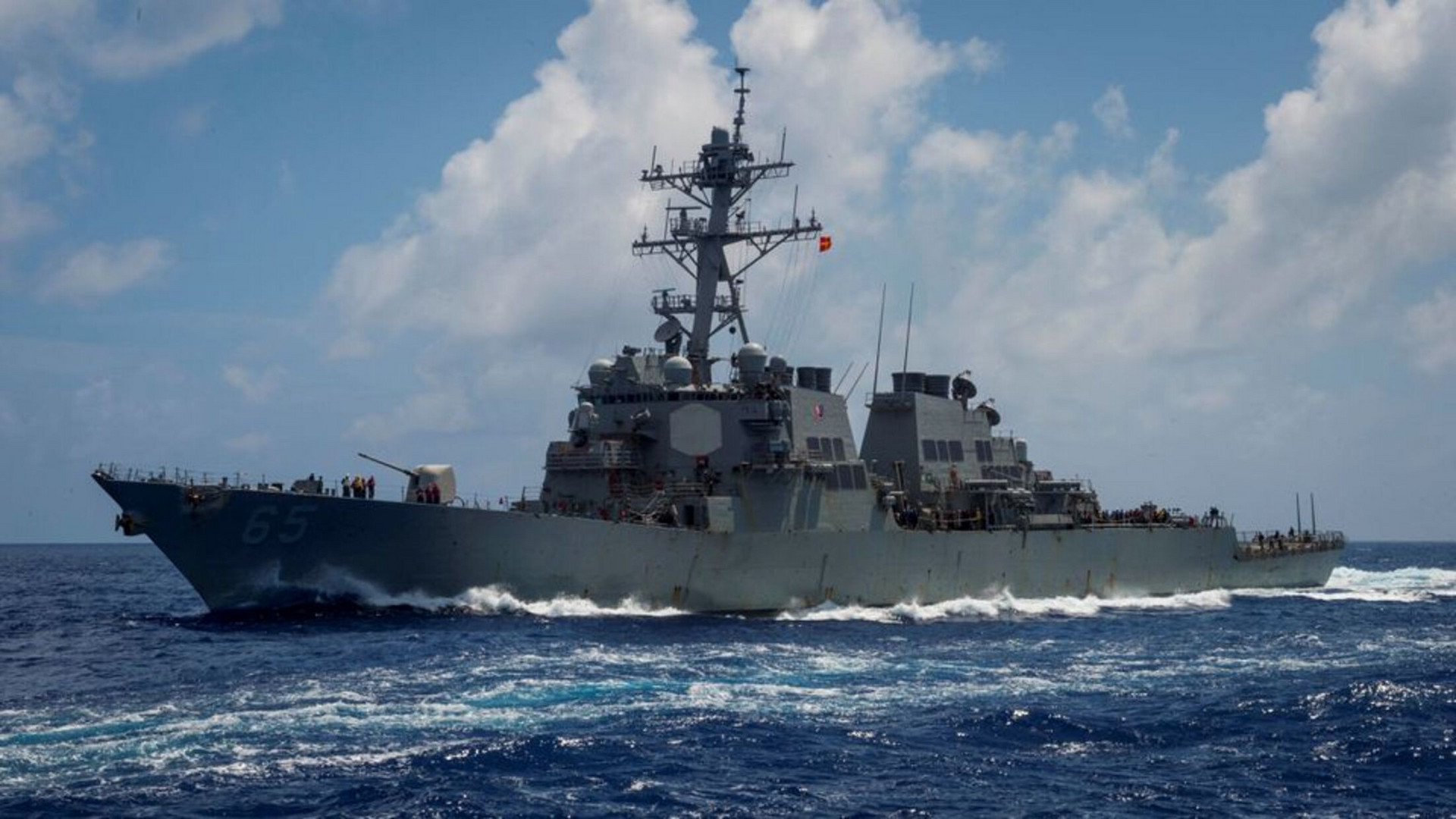 Trung Quốc lớn tiếng cảnh báo tàu chiến Mỹ hiện diện ở Biển Đông - 1