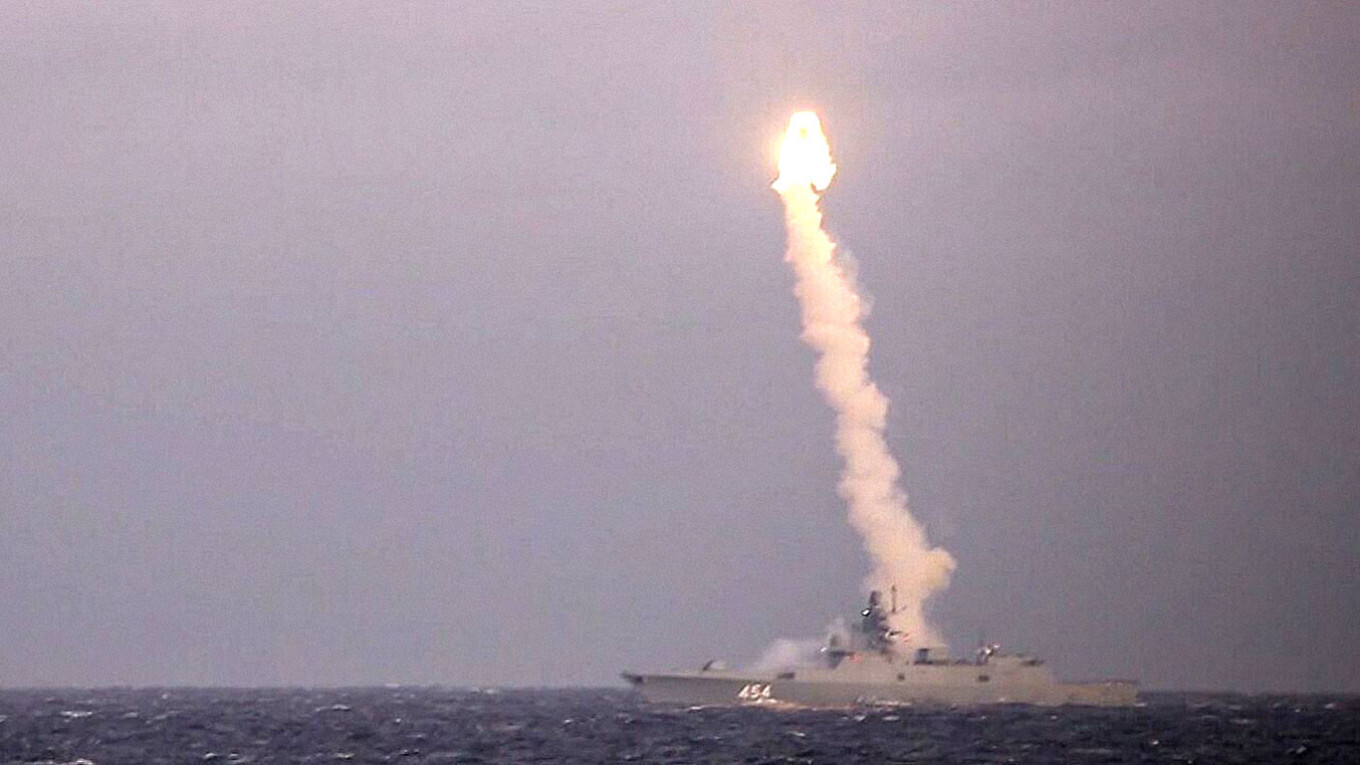 Hải quân Nga đưa vào trang bị tên lửa siêu thanh Zircon - 1