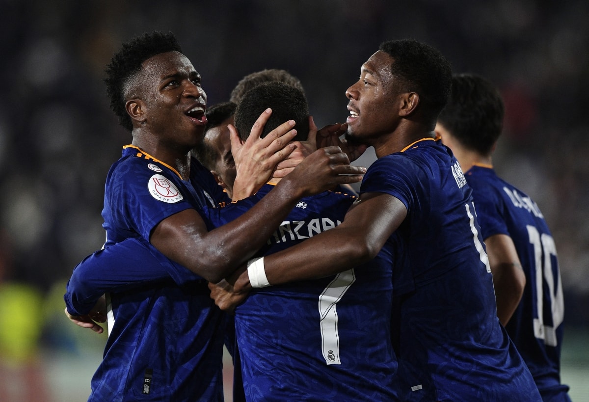 Real Madrid ngược dòng đánh bại Elche (Ảnh: Reuters).