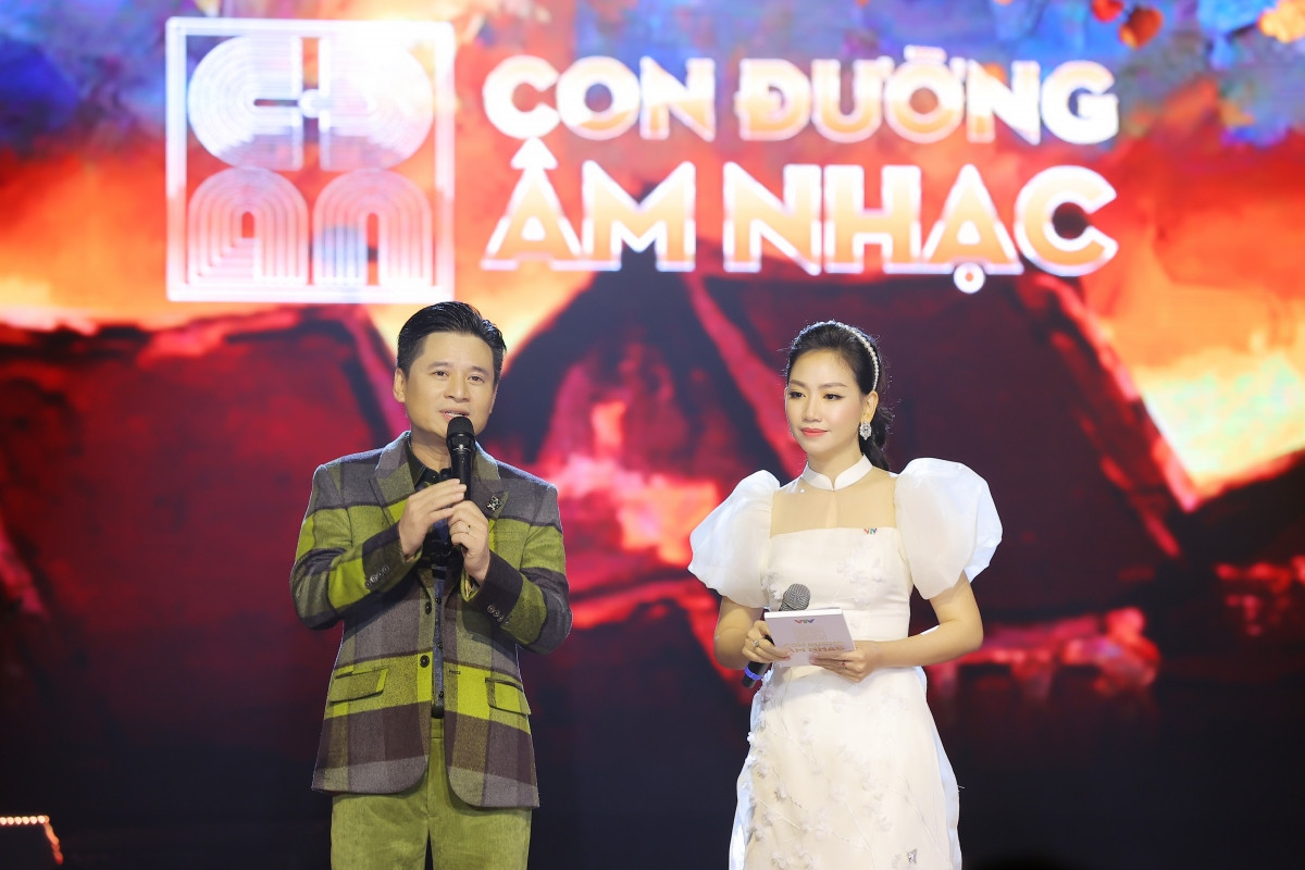 Tấn Minh khiến khán giả 'nổi da gà' khi hát nhạc Phú Quang ở 'Con đường âm nhạc' - 2
