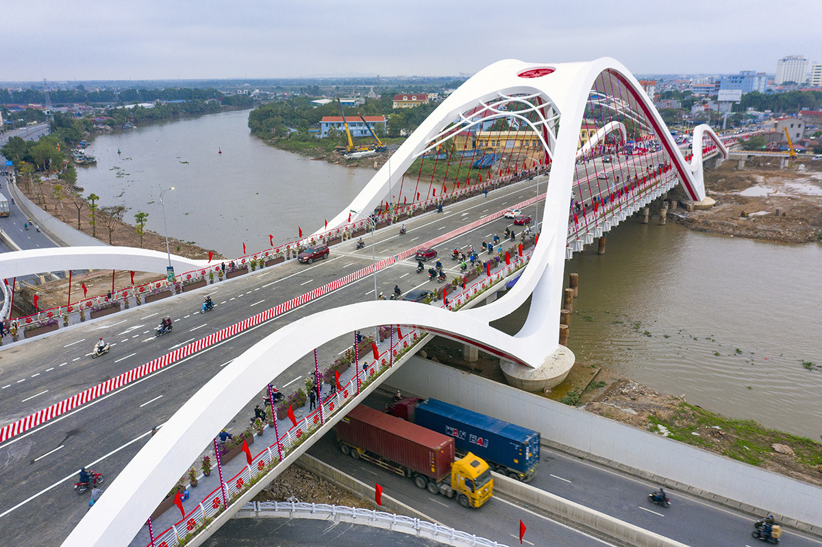 Cận cảnh cây cầu ‘cánh sóng vươn xa’ hơn 2.200 tỷ đồng vừa thông xe ở Hải Phòng  - 2
