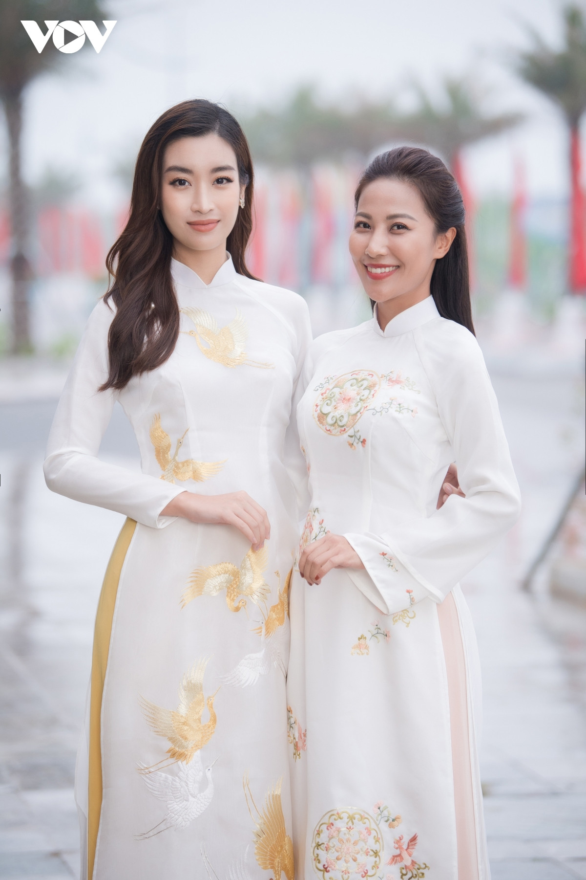 Các mỹ nhân Việt khoe sắc với áo dài của Hoa hậu Ngọc Hân - 3