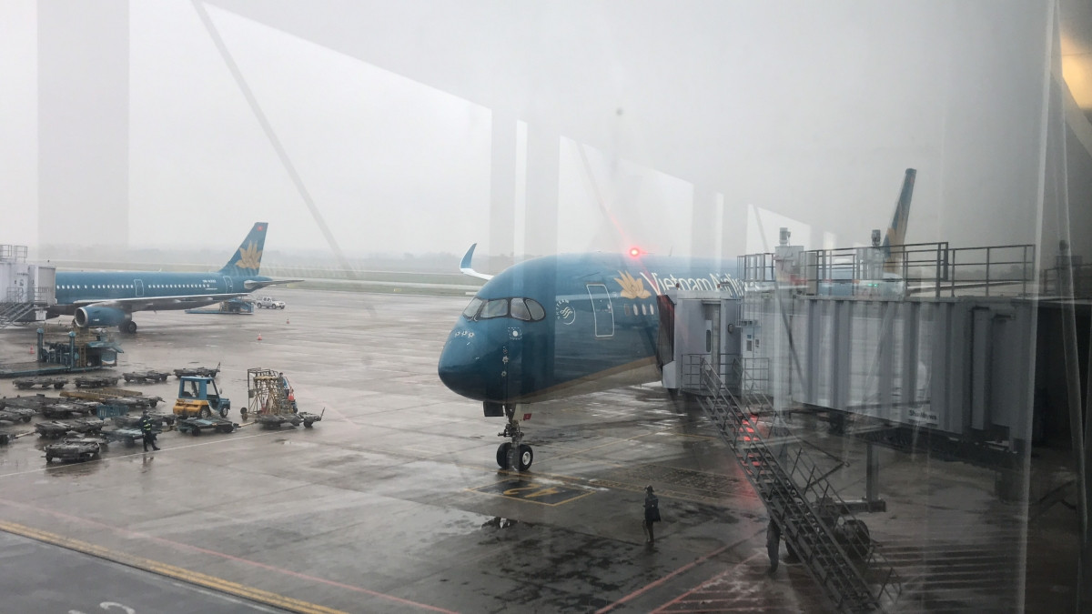 Sương mù dày đặc tại các tỉnh phía Bắc khiến nhiều chuyến bay không thể hạ cánh, hoặc phải hạ cánh xuống sân bay Nội Bài.
