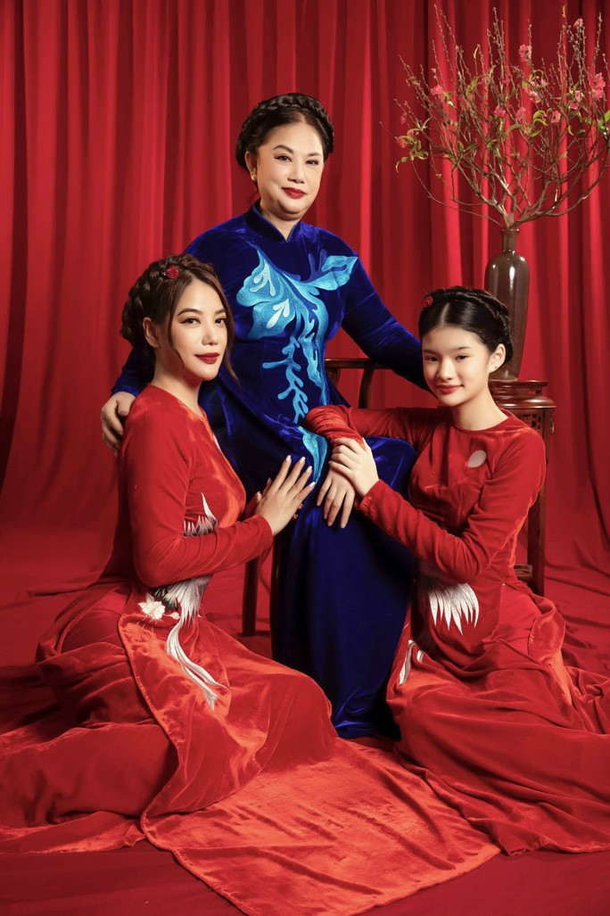 Nhan sắc 3 thế hệ phụ nữ nhà Trương Ngọc Ánh - 1